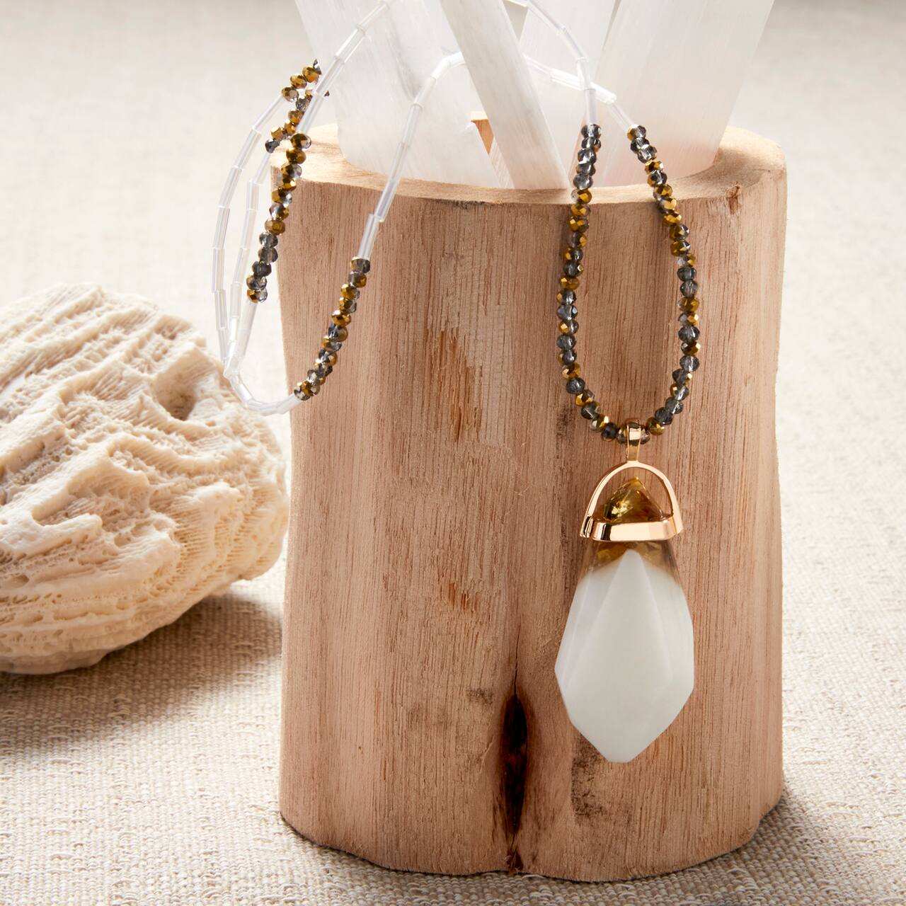 White and Gold Resin Pendant Beaded Necklace